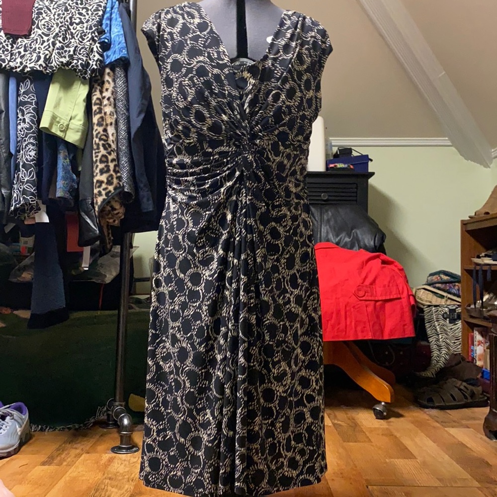 Chaps XL dress in figure flattering design; Black & cream.  Excellent condition